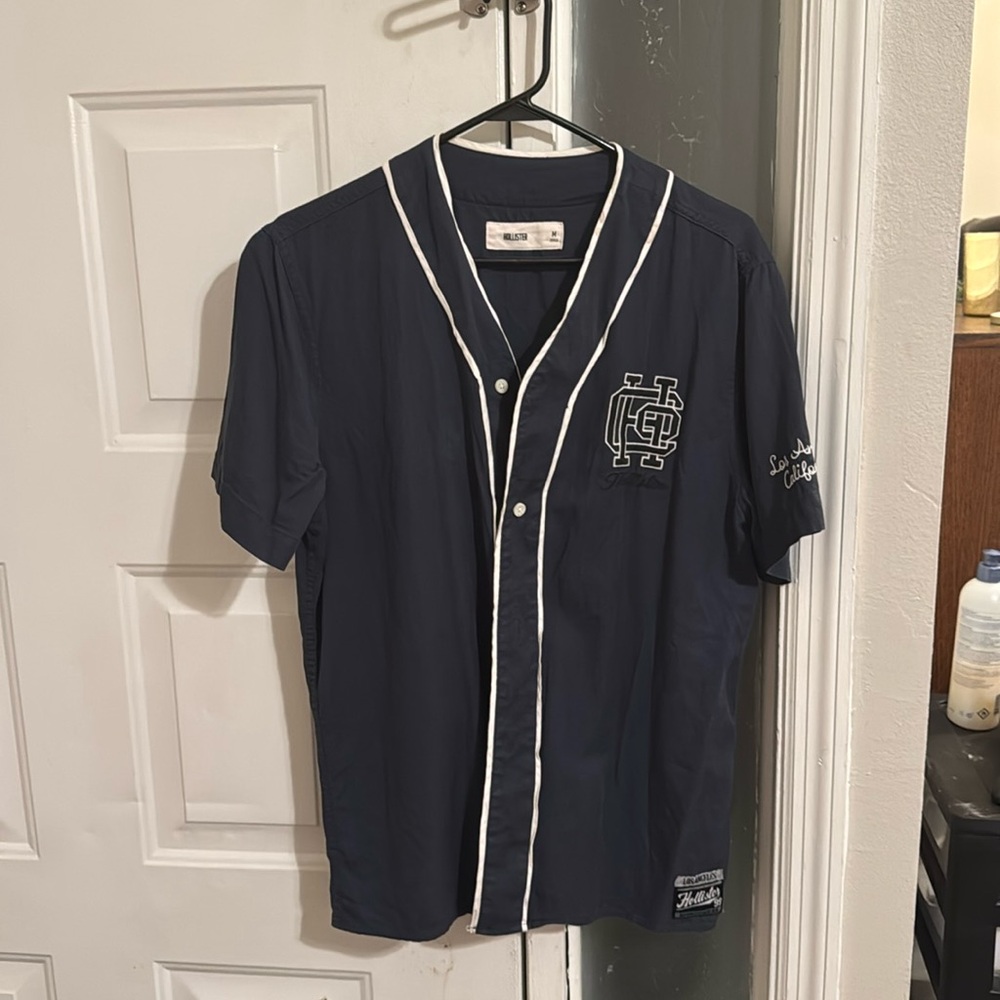 Hollister button up baseball jersey. Men’s medium